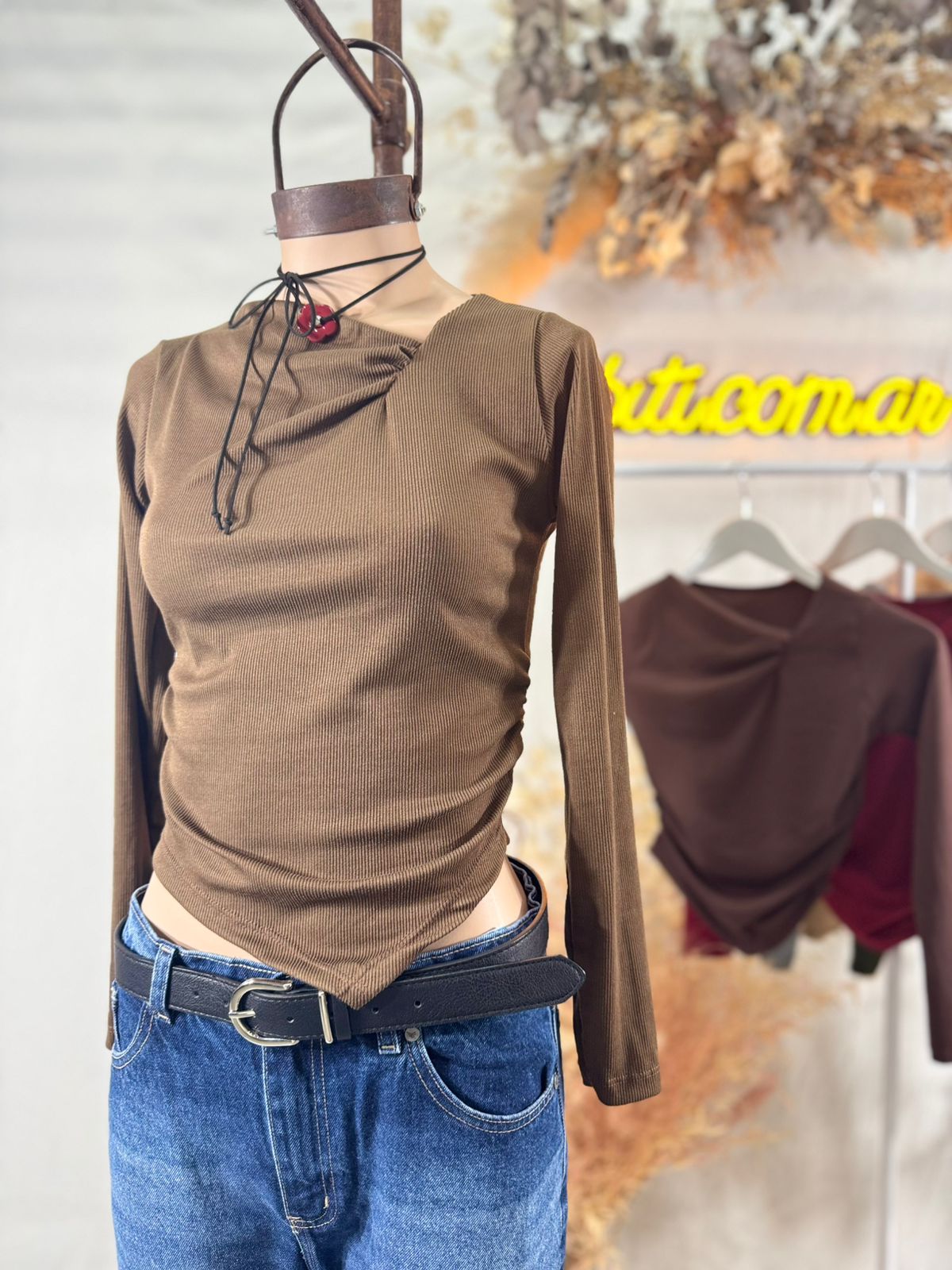 Top Cuello Pinzado “RINA” Morley