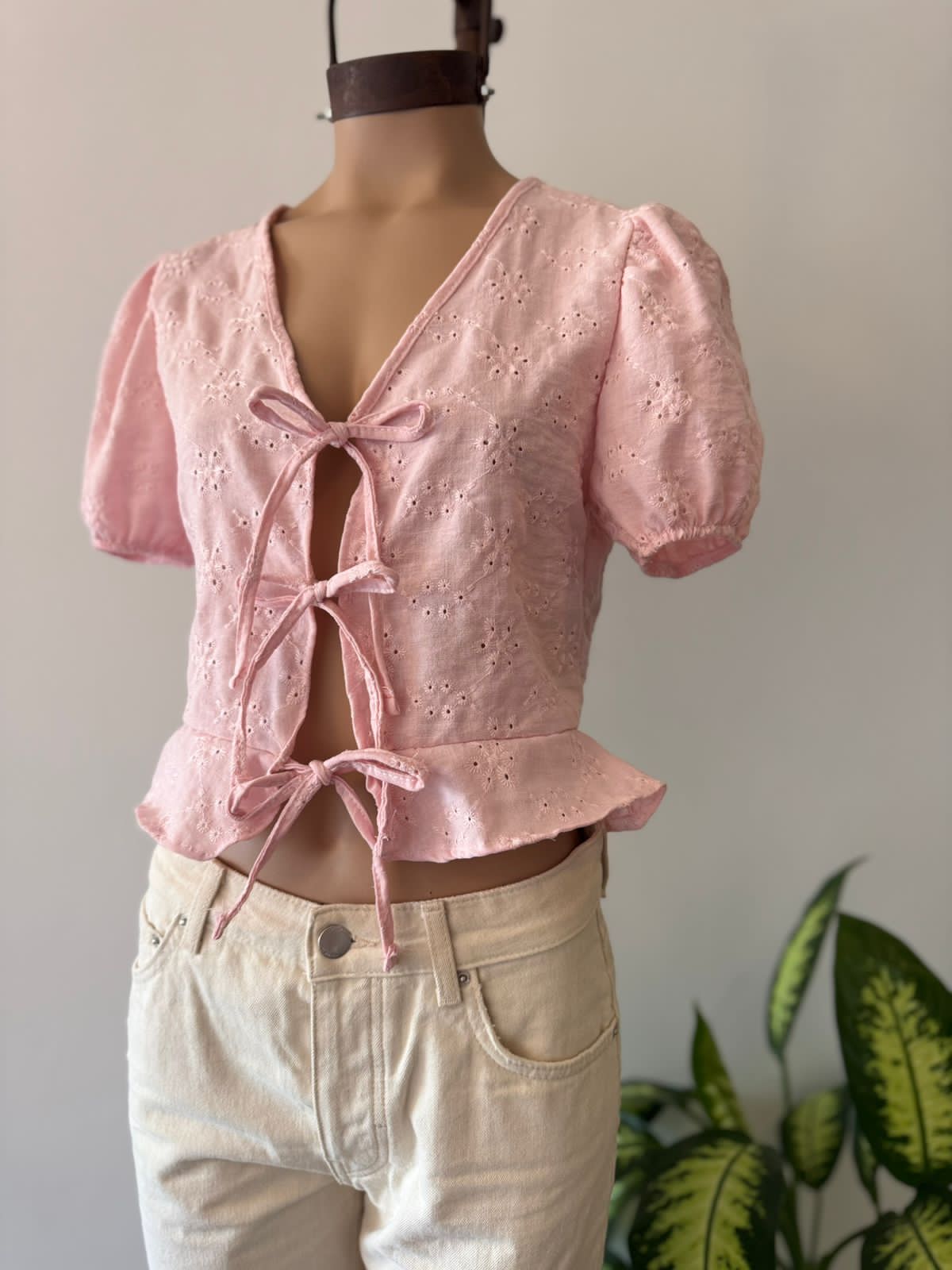 Blusa M/C hombros pinzados Broderie
