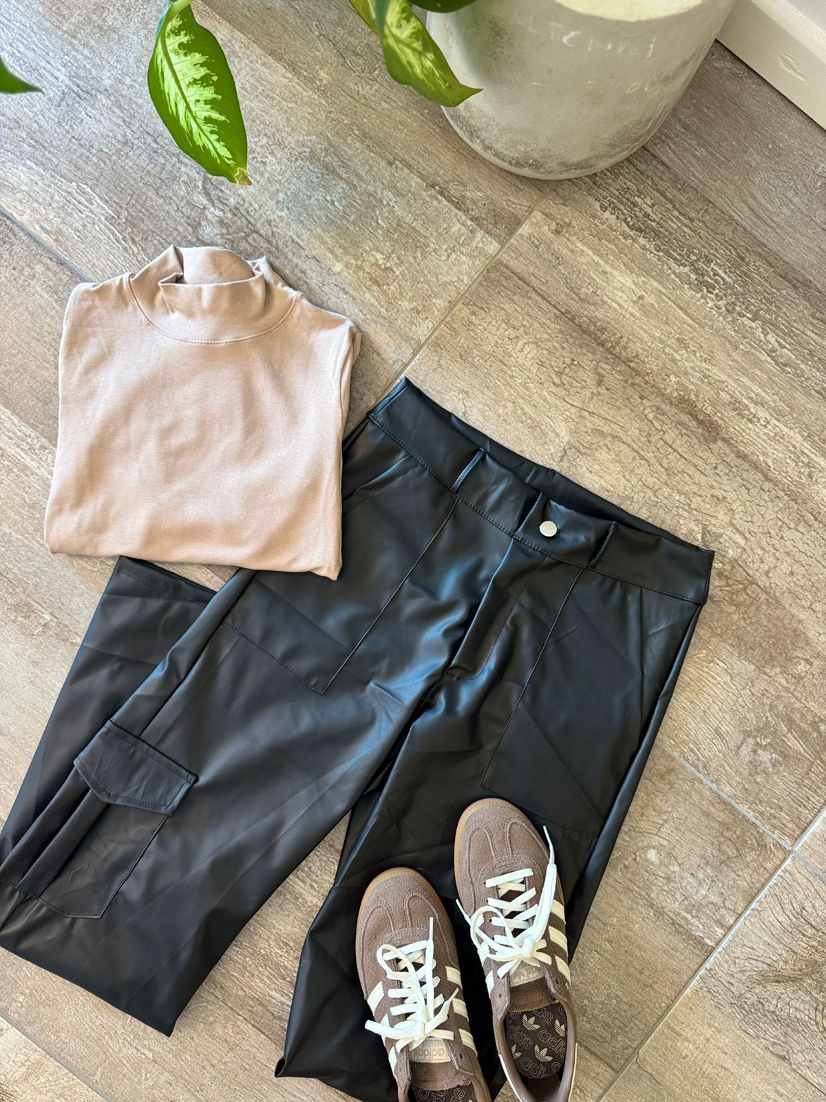 Pantalon suelto Cargo Cuerina