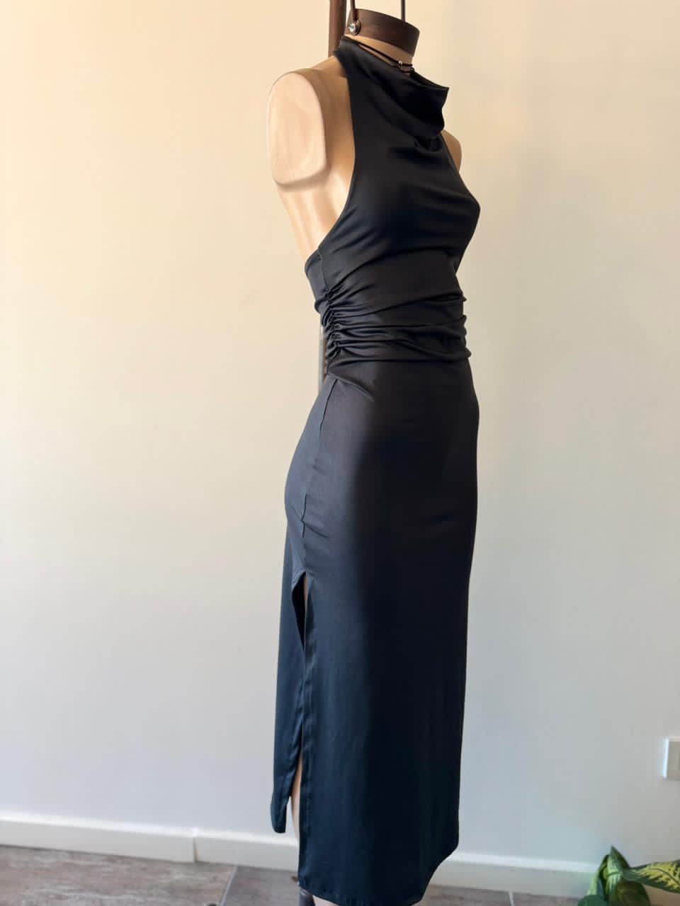 Maxivestido Halter buche s/espalda Microfibra