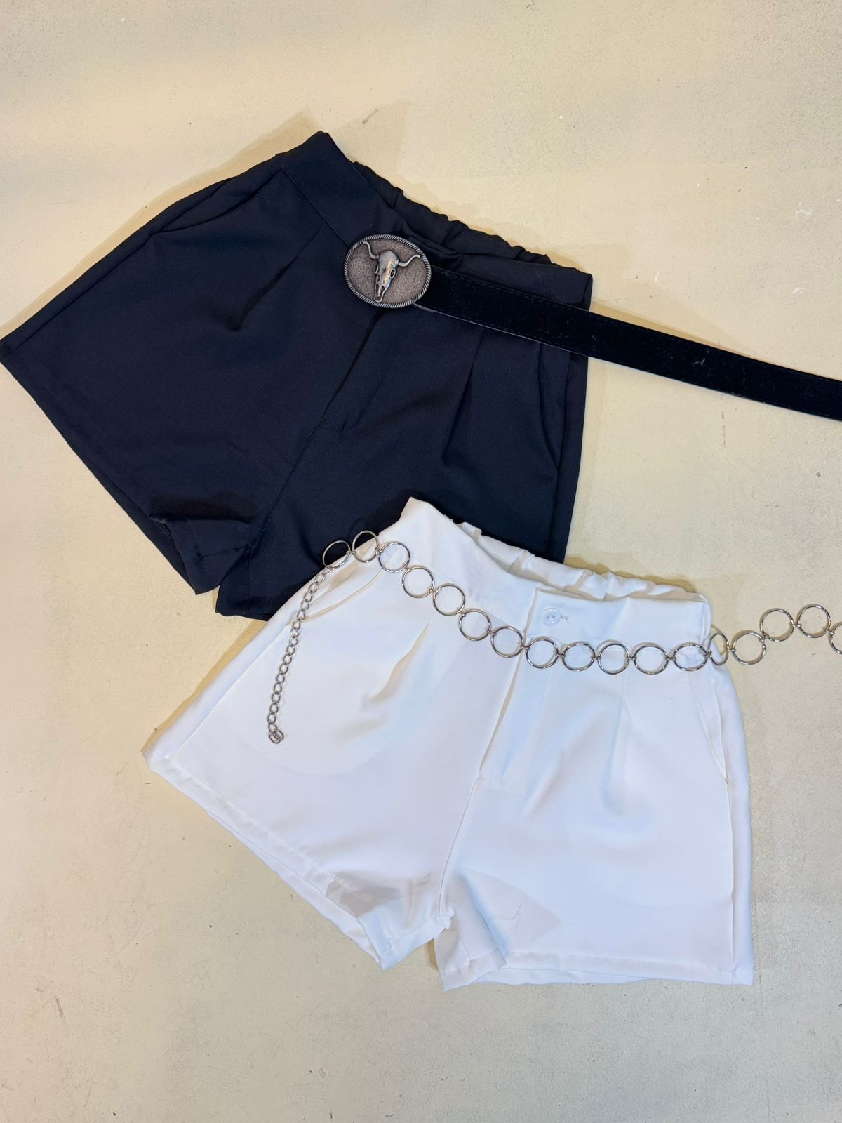 Short "LUCY" pinzado Crep Sastrero