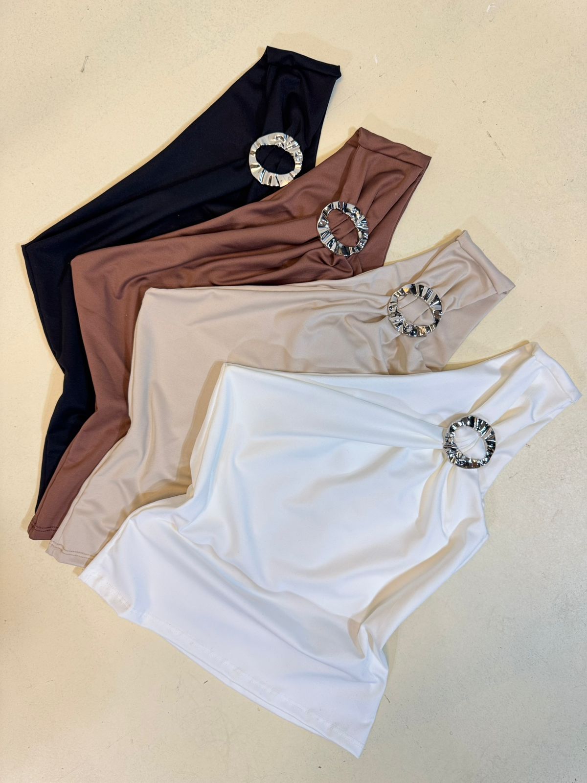 Top un hombro charm LUNA Micro