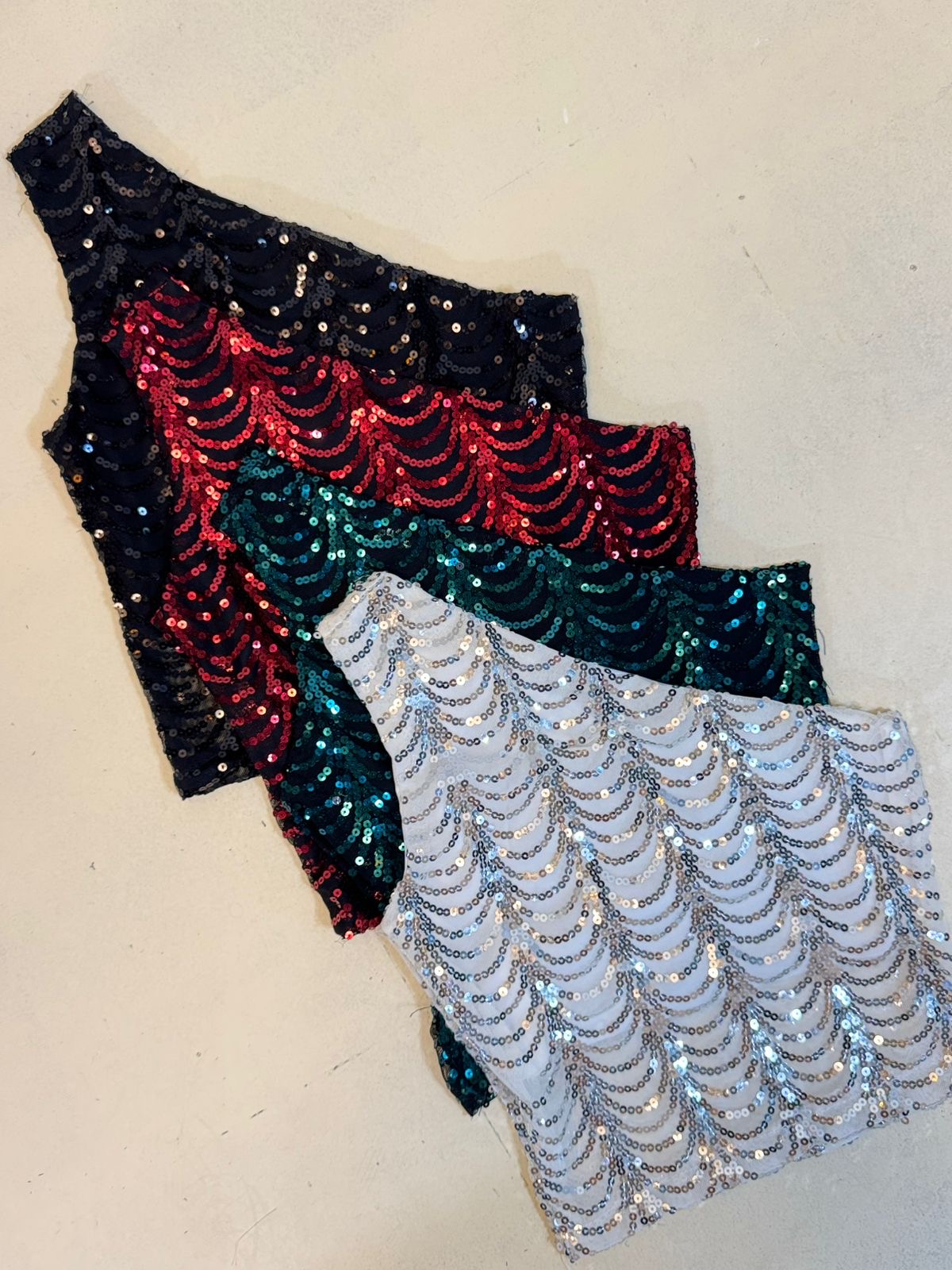 Top un hombro Lentejuela NUBE