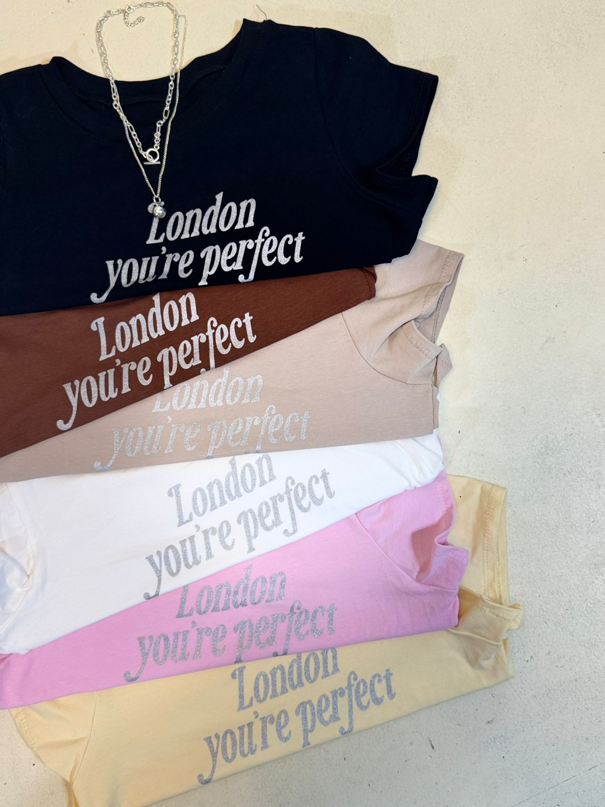 Baby Tee Estampa BRILLO “LONDON YOU’RE PERFECT” Algodon lycra