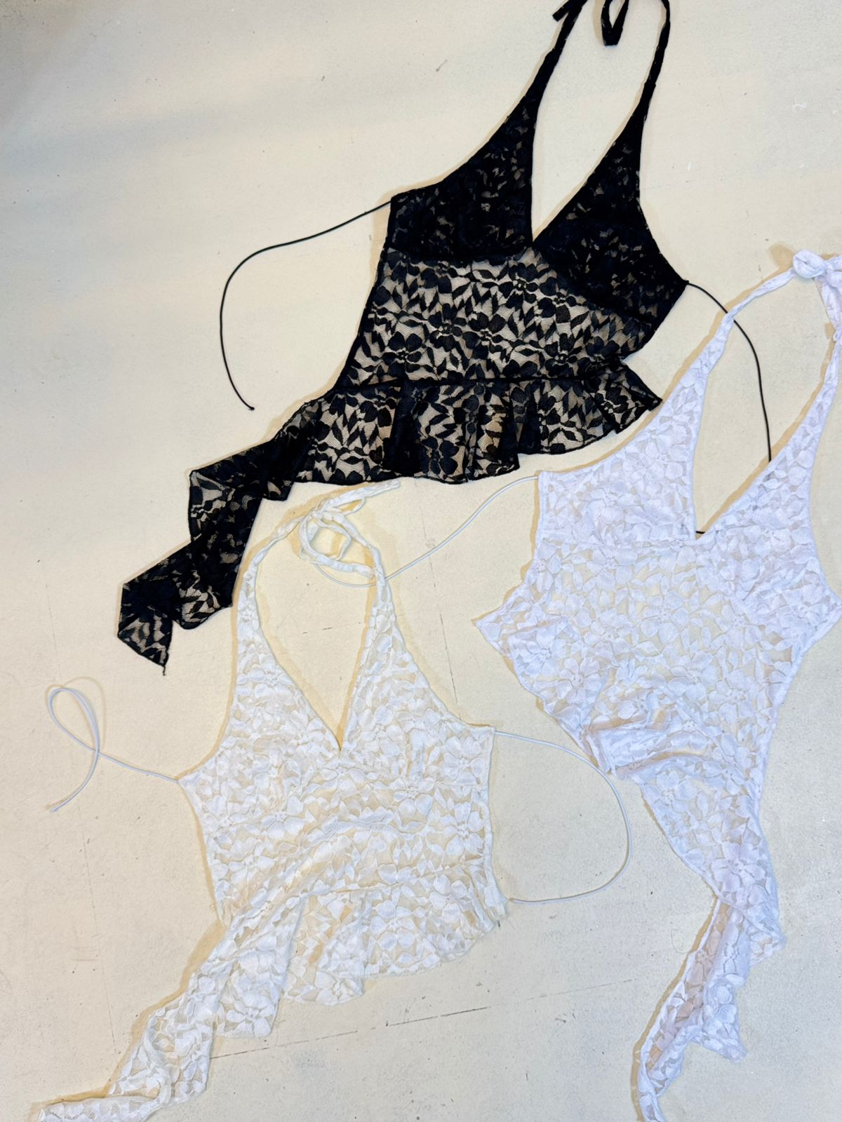 Top PICO CON VOLADO s/espalda Encaje