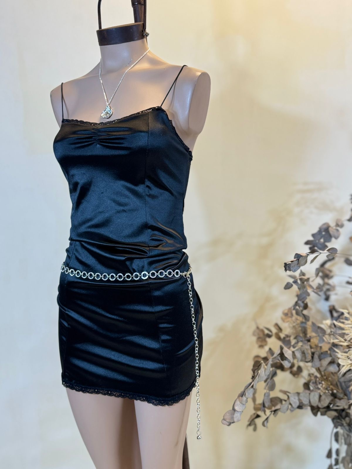 Vestido Puntilla Saten