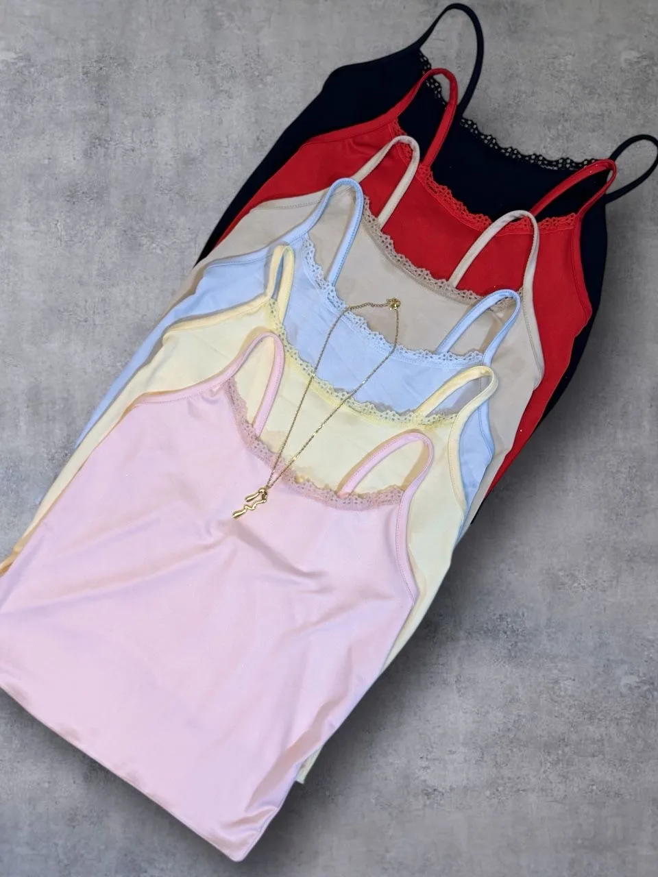 Musculosa basica PUNTILLA en escote Microfibra